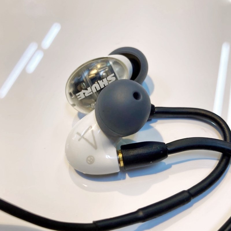 SHURE AONIC4の画像